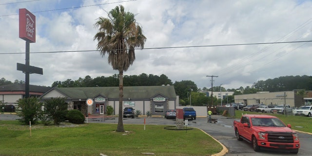 Red Roof Inn and Flacos Tacos street view