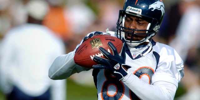 Rod Smith catches a pass