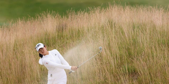 Rose Zhang chips from bunker