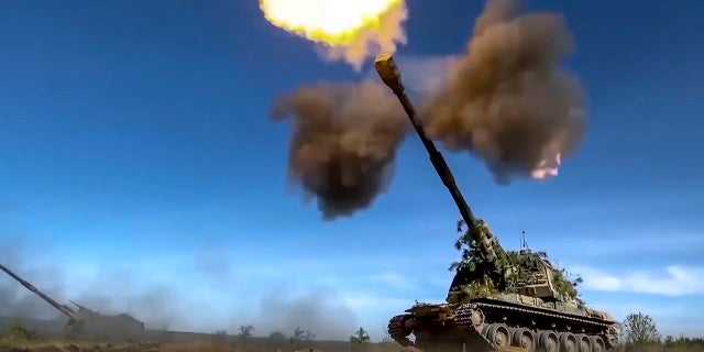 Rusia afirma que Ucrania estuvo involucrada en el ataque, pero Kiev dice que Moscú lanzó una campaña de desinformación 4 Fuego de artillería rusa sobre Ucrania