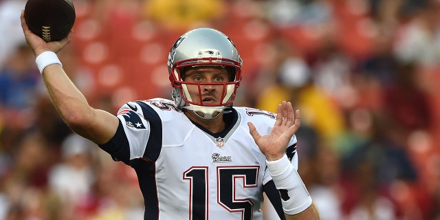 Ryan Mallett throws the football