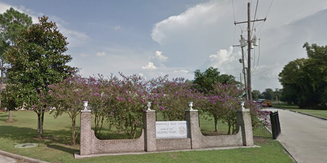 sign Hahnville High School