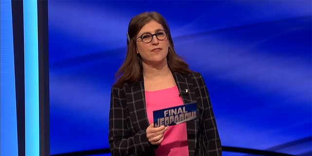 Mayim Bialik on the set of 'Jeopardy' reading off a final jeopardy card