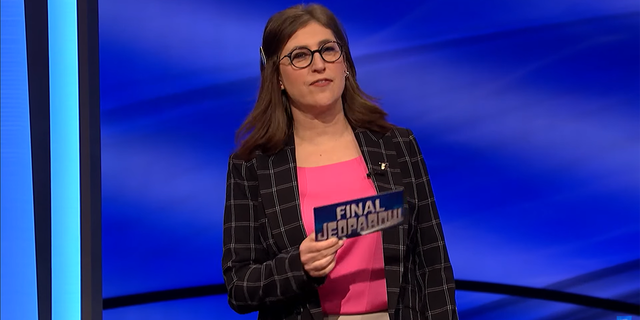 Mayim Bialik on the set of 'Jeopardy' reading off a final jeopardy card