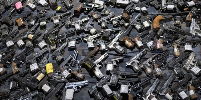 Serbia control de armas