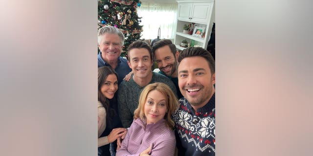 Sharon Lawrence with Treat Williams and cast of "The Christmas House"