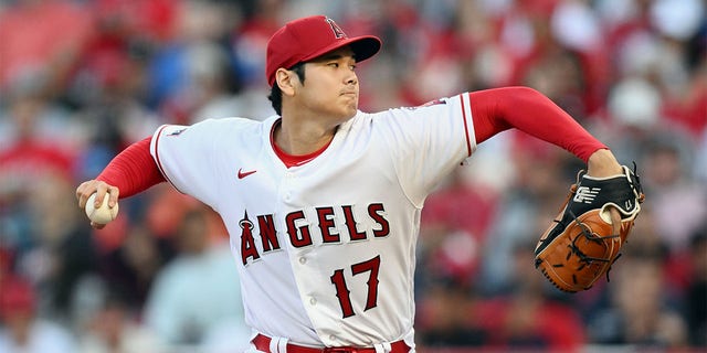 Shohei Ohtani pitches against the White Sox