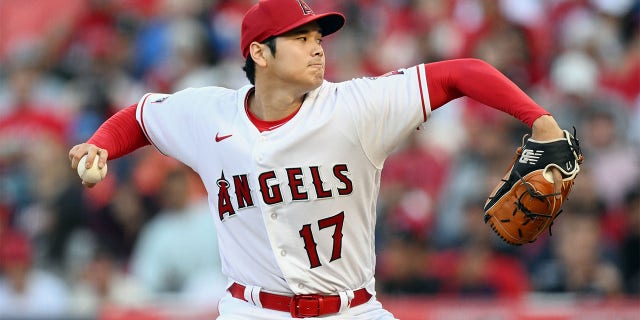 Shohei Ohtani pitches against the White Sox