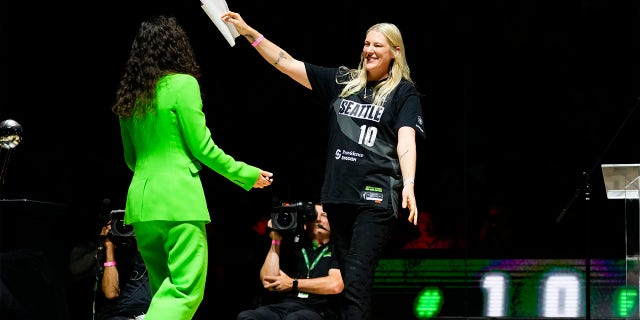 Sue Bird looks to embrace Lauren Jackson