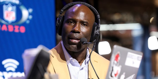 Terrell Davis speaks into the microphone