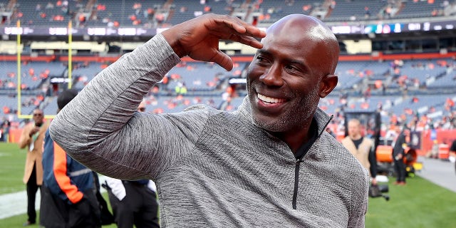 Terrell davis sonríe