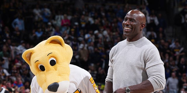 Terrell Davis at Nuggets game