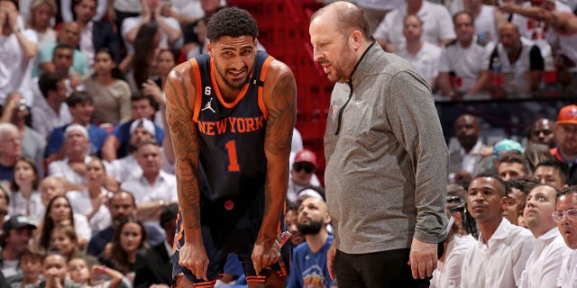 Coach Tom Thibodeau and Obi Toppin talk during a Knicks game