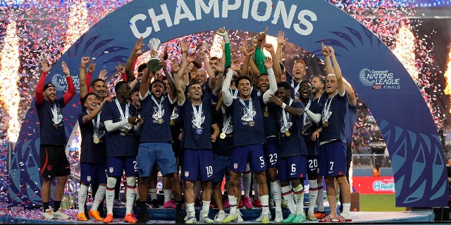 United States player celebrate