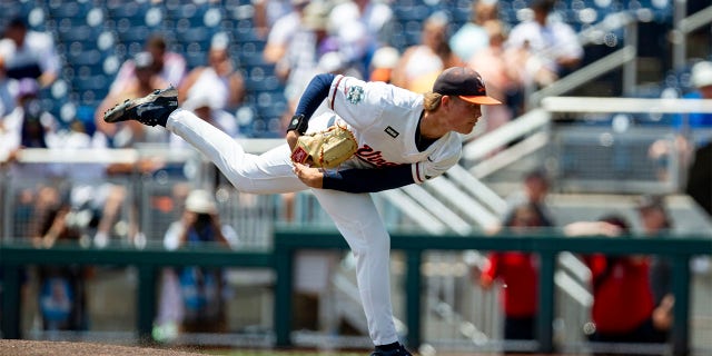 Connelly Early throws pitch