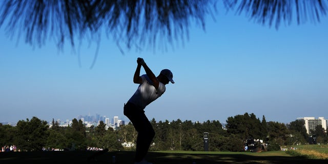 Wyndham Clark swings club