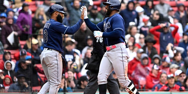 Yandy Díaz high fives with Manuel Margot