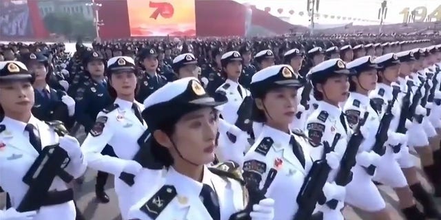 Chinese military soldiers