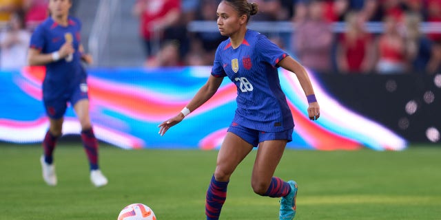 Alyssa Thompson during match