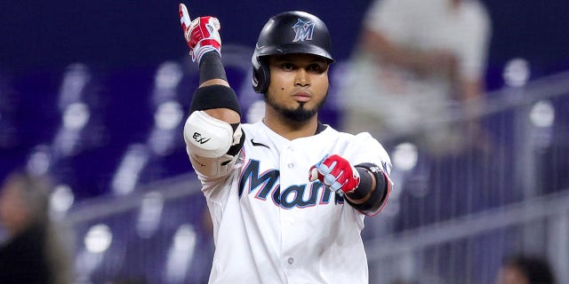 Luis Arraez reacts to hit