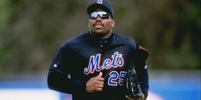 Bobby Bonilla in field