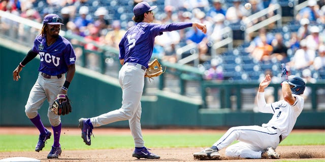 Anthony Silva turns double play