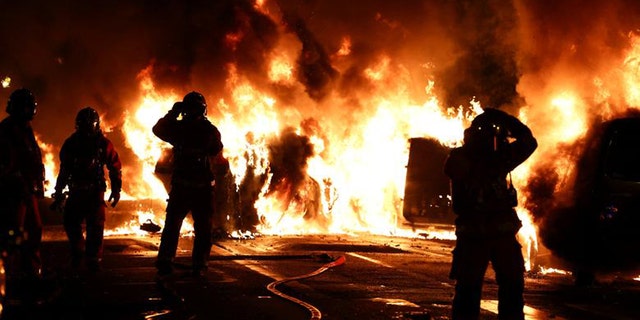 French rioters with a major fire in background