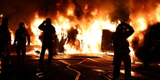 French rioters with a major fire in background