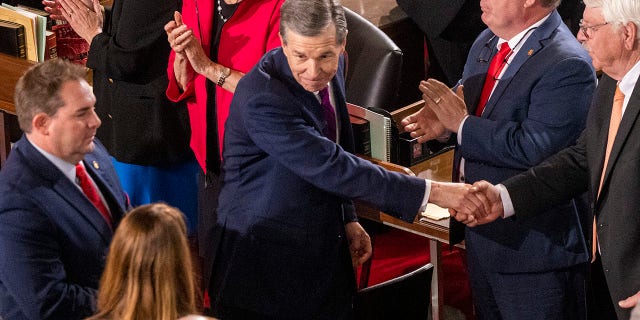 Roy Cooper shakes hands