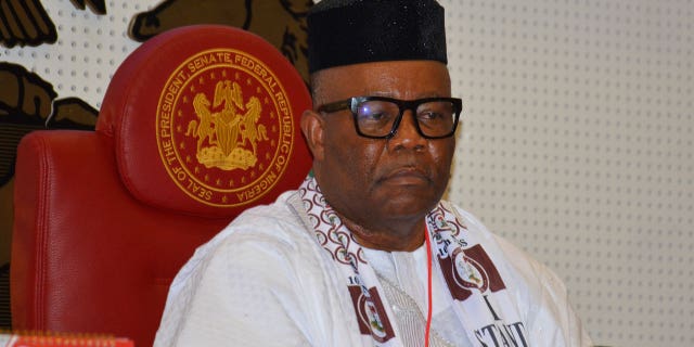 El partido gobernante de Nigeria convoca al parlamento con nuevos líderes elegidos 4 Godswill Akpabio