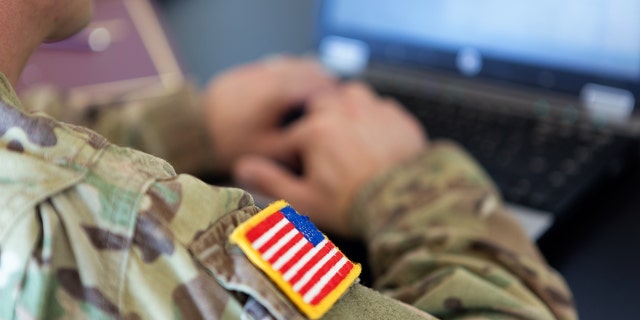 us soldier on a laptop