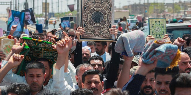 Iraqis holding the Quran 