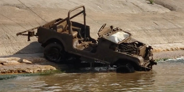 1990 jeep in lake
