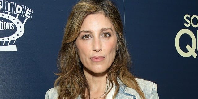 Jennifer Esposito red carpet