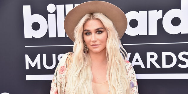 Kesha walks red carpet at Billboard music awards