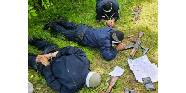 Serbia apoya a los Estados Unidos y la Unión Europea; Abre procedimientos contra agentes de policía de Kosovo detenidos 4 Oficiales serbios/kosovares arrestados