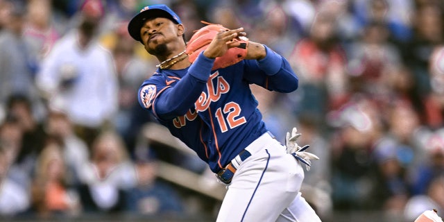 Francisco Lindor throw