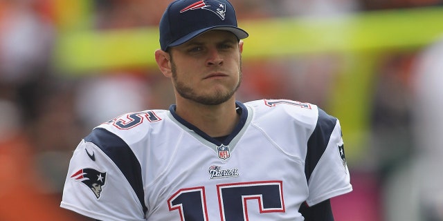 Ryan Mallett warming up for Patriots