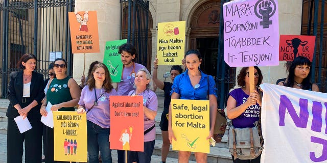 Los legisladores malteses aprobaron por unanimidad legislación para aliviar las restricciones al aborto 4 Activistas malteses