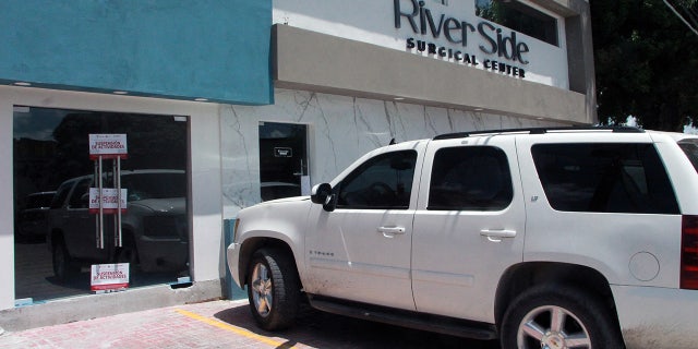Tres muertos mientras los CDC advierten sobre un brote multiestatal de meningitis fúngica relacionado con la cirugía plástica en México 4 Una vista fuera del Centro Quirúrgico Riverside en Matamoros, México