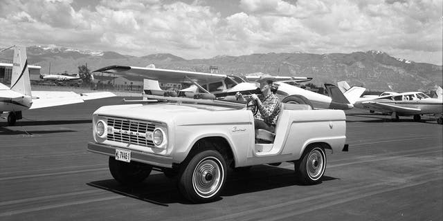 1966 bronco roadster