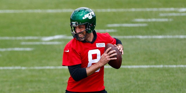 Aaron Rodgers at jets practice