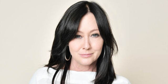 shannen doherty in white top