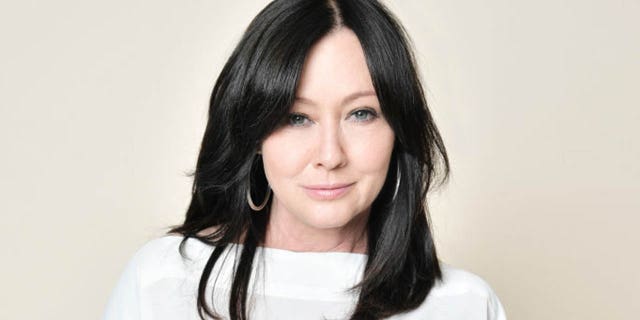 shannen doherty in white top