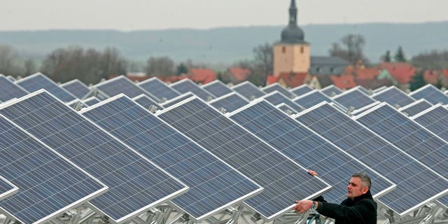 Es poco probable que Alemania alcance sus objetivos de reducción de gases de efecto invernadero para 2030 con las medidas climáticas actuales 4 Paneles solares