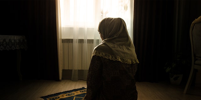 stock Image muslim girl praying
