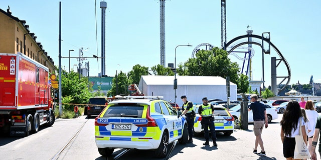 Policía en la escena en el parque de atracciones Gröna Lund