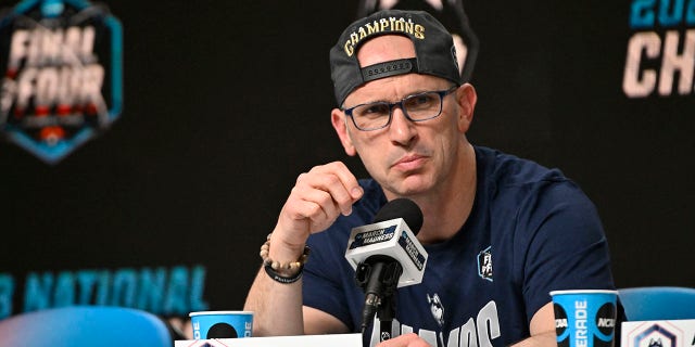 Dan Hurley talking to press