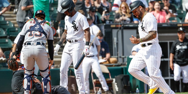 White Sox walking off