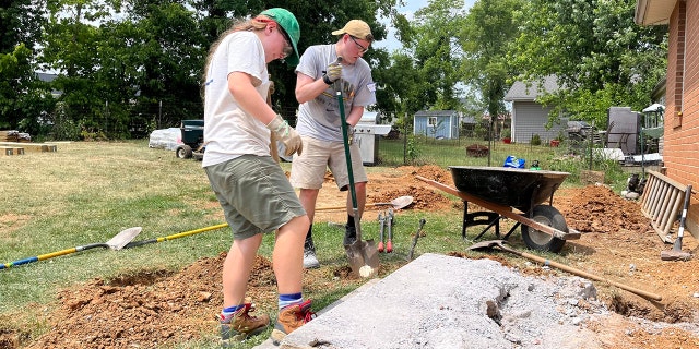 teenagers cement digging
